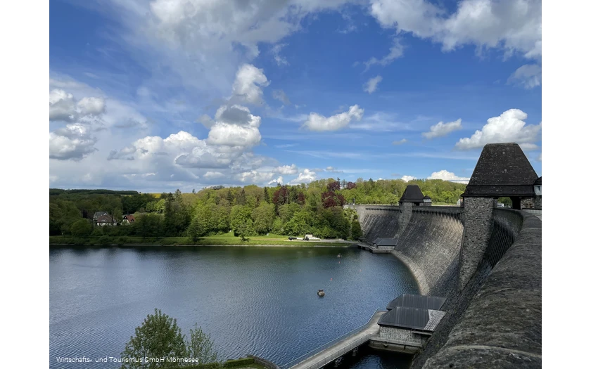 Staumauer Möhnesee mit Ausgleichsweiher