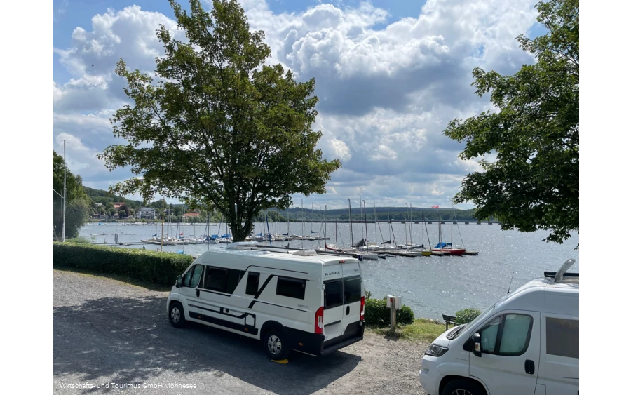 Wohnmobilstellplatz Delecke Nordufer Möhnesee 1, (c) WiTo klein.png