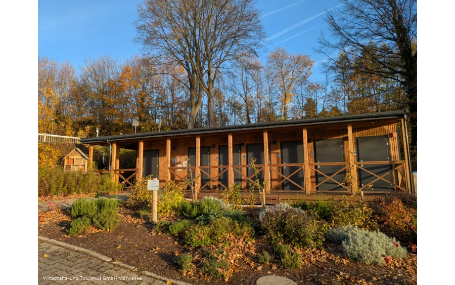 Sanitärhäuschen Herbst 2025 klein.png