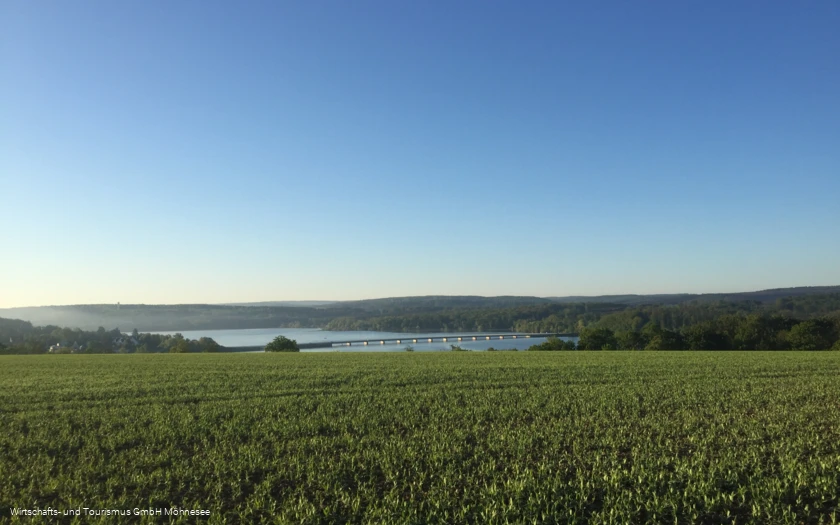 Felder oberhalb des Möhnesees