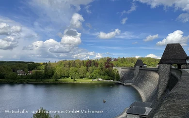 Staumauer Möhnesee mit Ausgleichsweiher