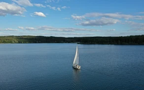 Segelboot auf dem Möhnesee