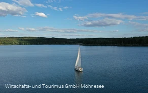 Segelboot auf dem Möhnesee