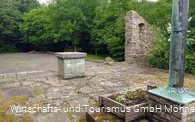Klosterruine-Altar.jpg