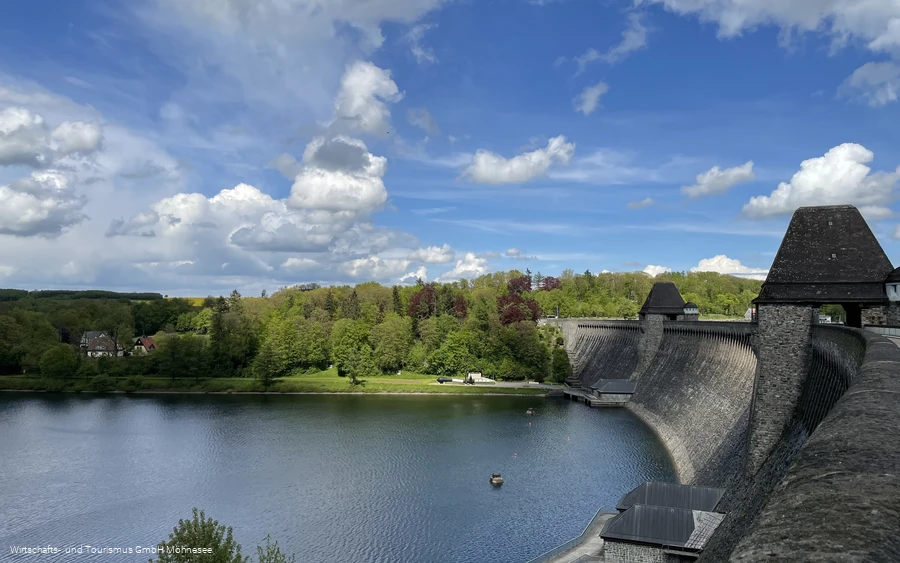 Staumauer Möhnesee mit Ausgleichsweiher