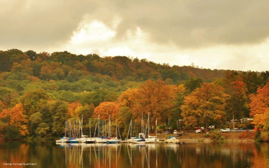 Möhnesee im Herbst klein.png