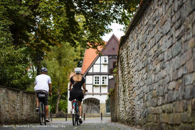 Radfaher im Soester Stadtkern